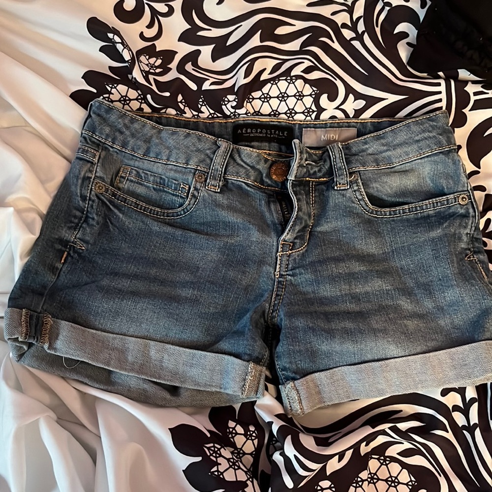 Aeropostale midi shorts size 0 medium wash